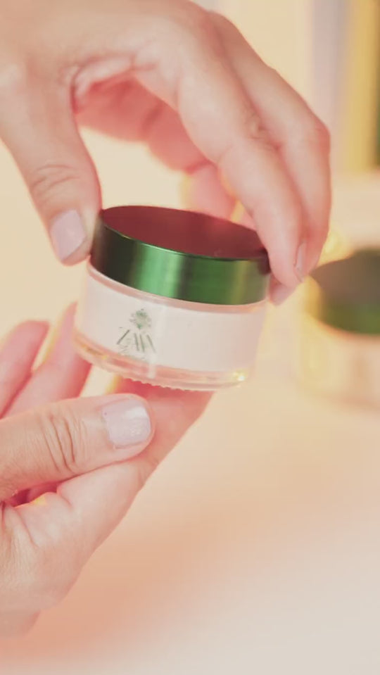 ZIBA Eye Crème texture