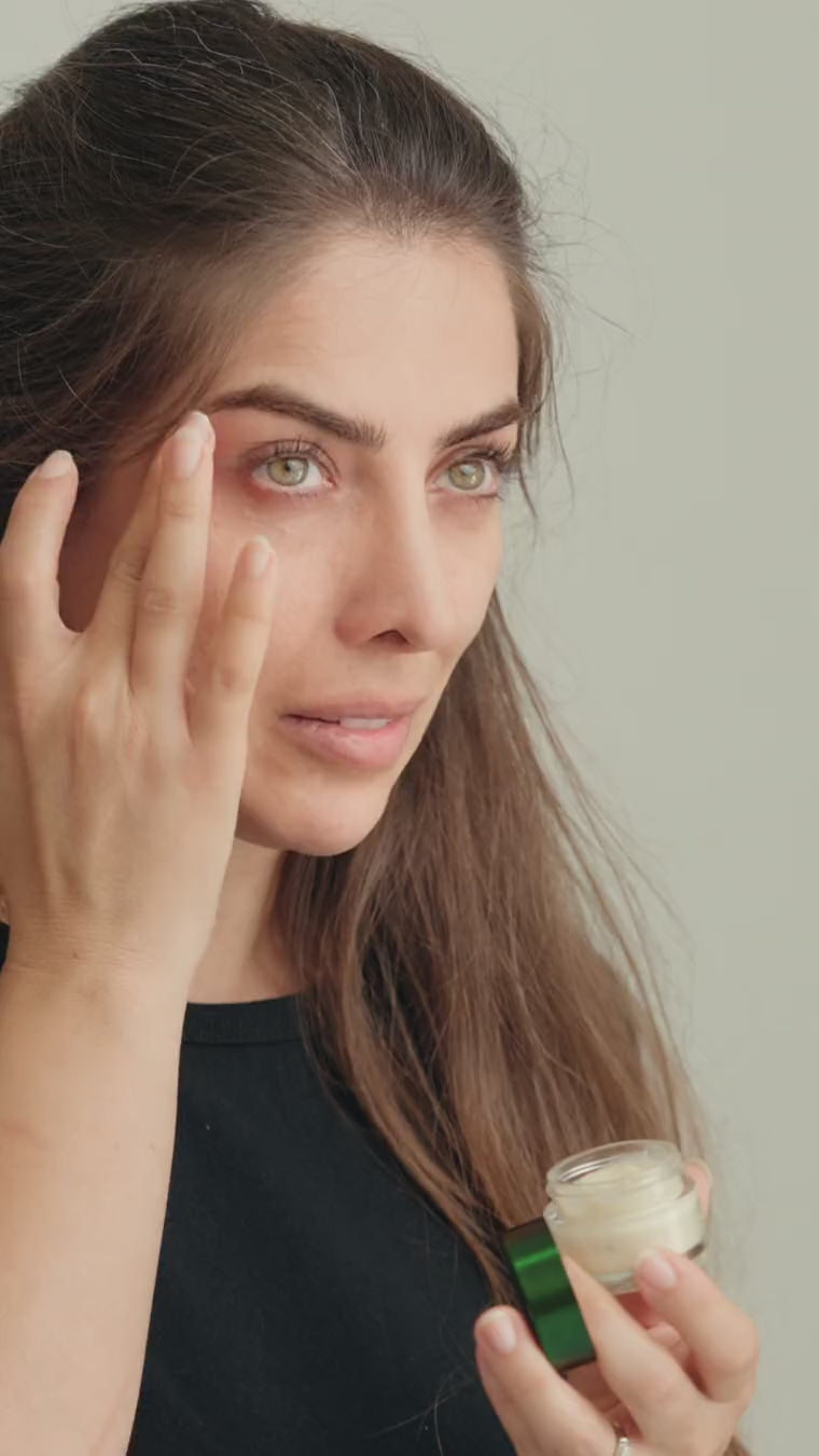 Applying ZIBA Eye Crème under the eye